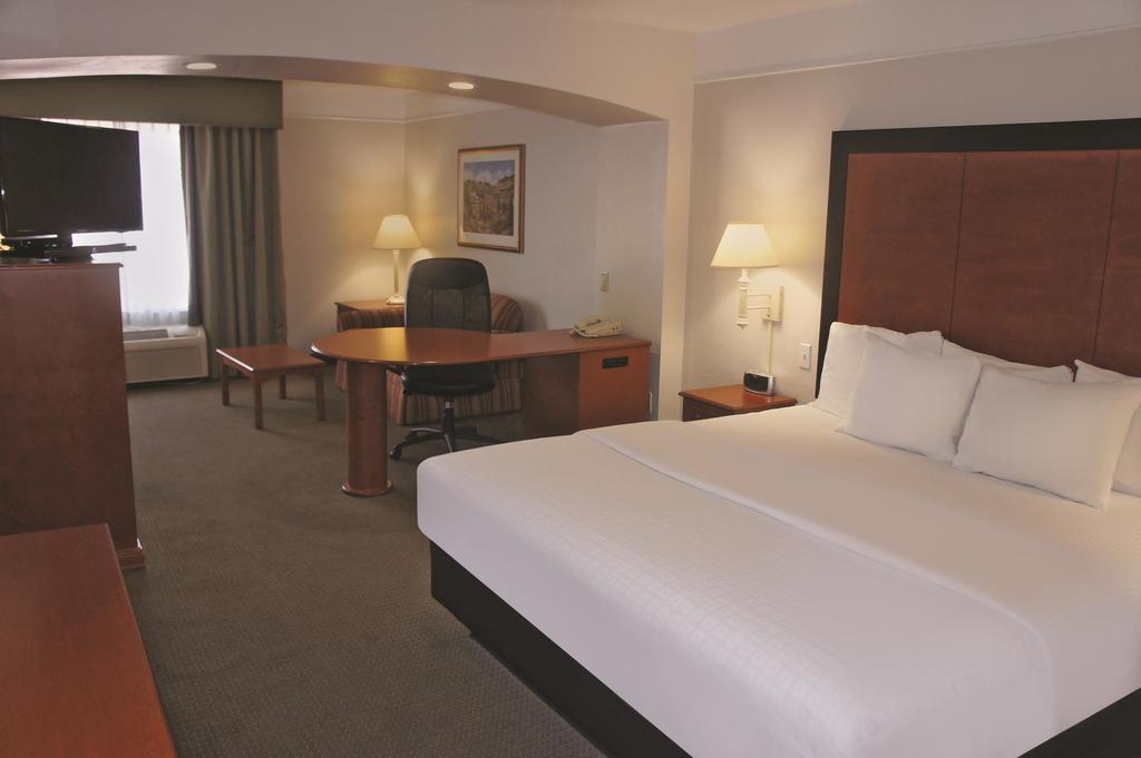 La Quinta By Wyndham Visalia/Sequoia Gateway Hotel Ngoại thất bức ảnh