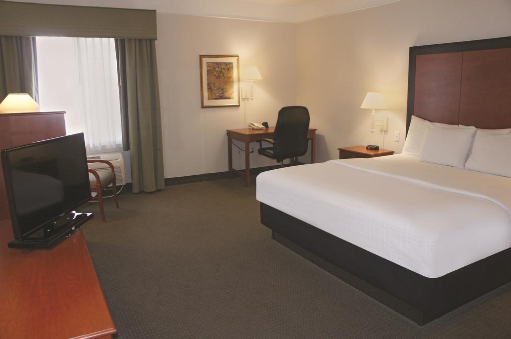 La Quinta By Wyndham Visalia/Sequoia Gateway Hotel Ngoại thất bức ảnh